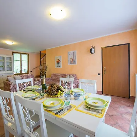 Sleeps 7 Pella