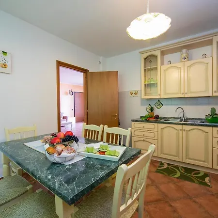 Sleeps 7 *