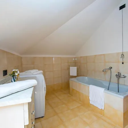 Sleeps 7 Apartmán Pella