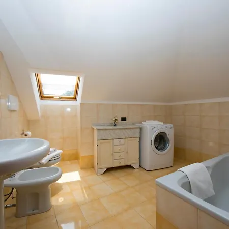 Sleeps 7 *